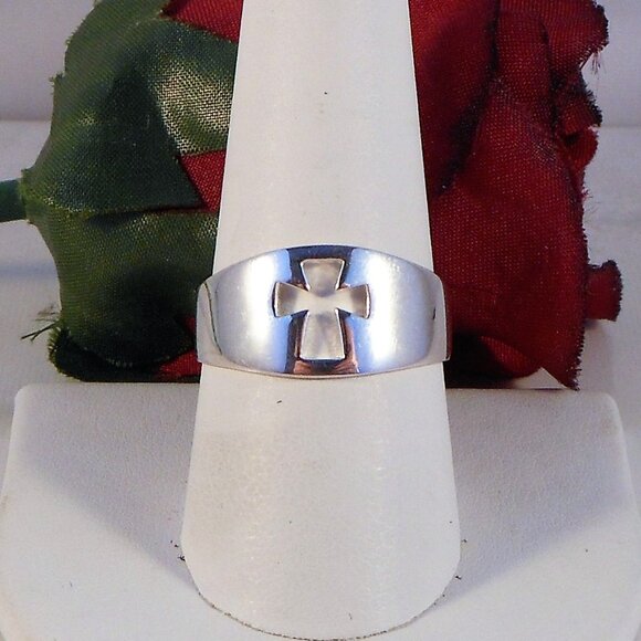 Sterling Silver Cross Ring Size 9  - Christian Cross Ring - Unisex Ring - Picture 3 of 8